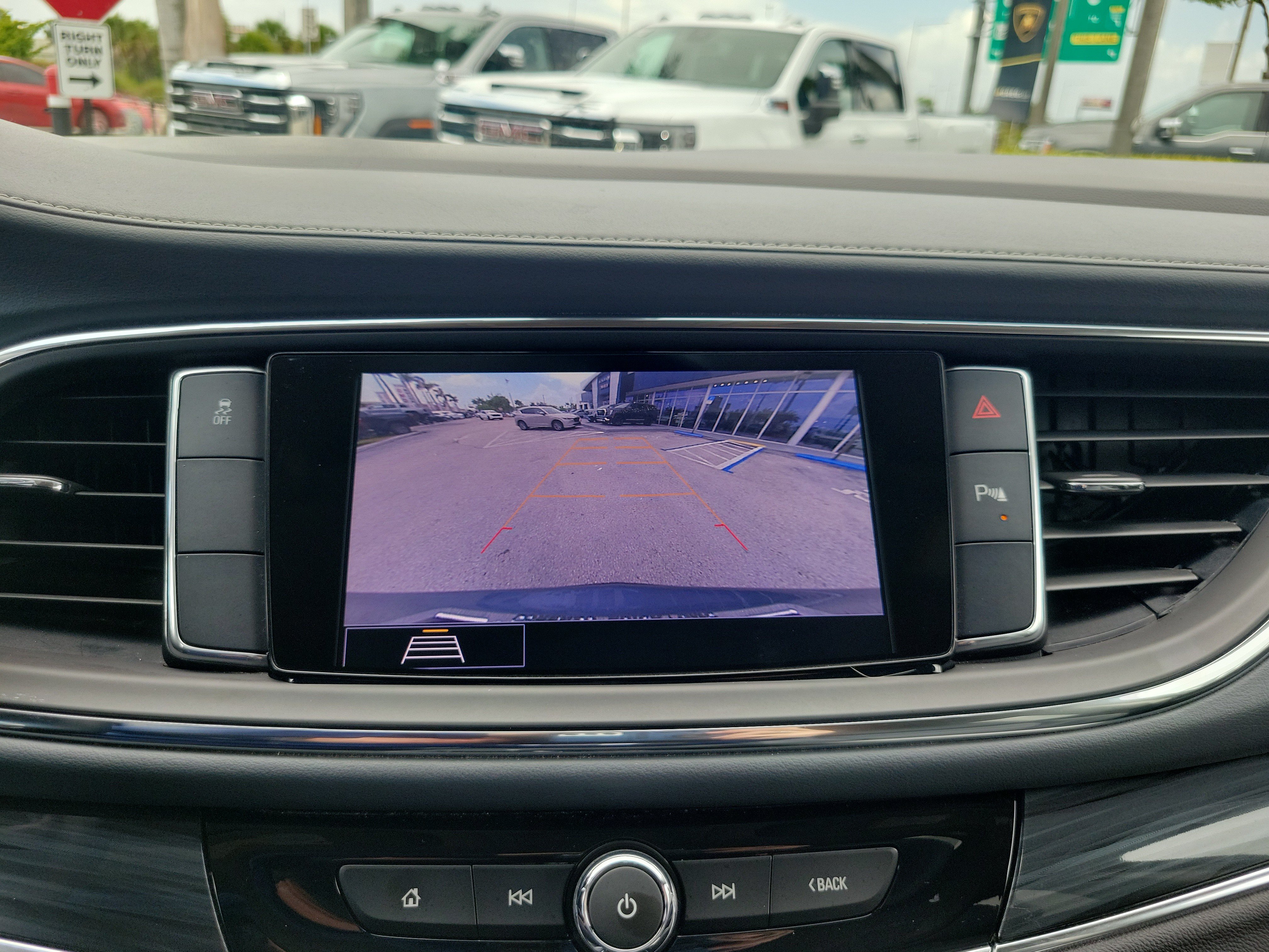 Used 2021 Buick Enclave Essence FWD image 10