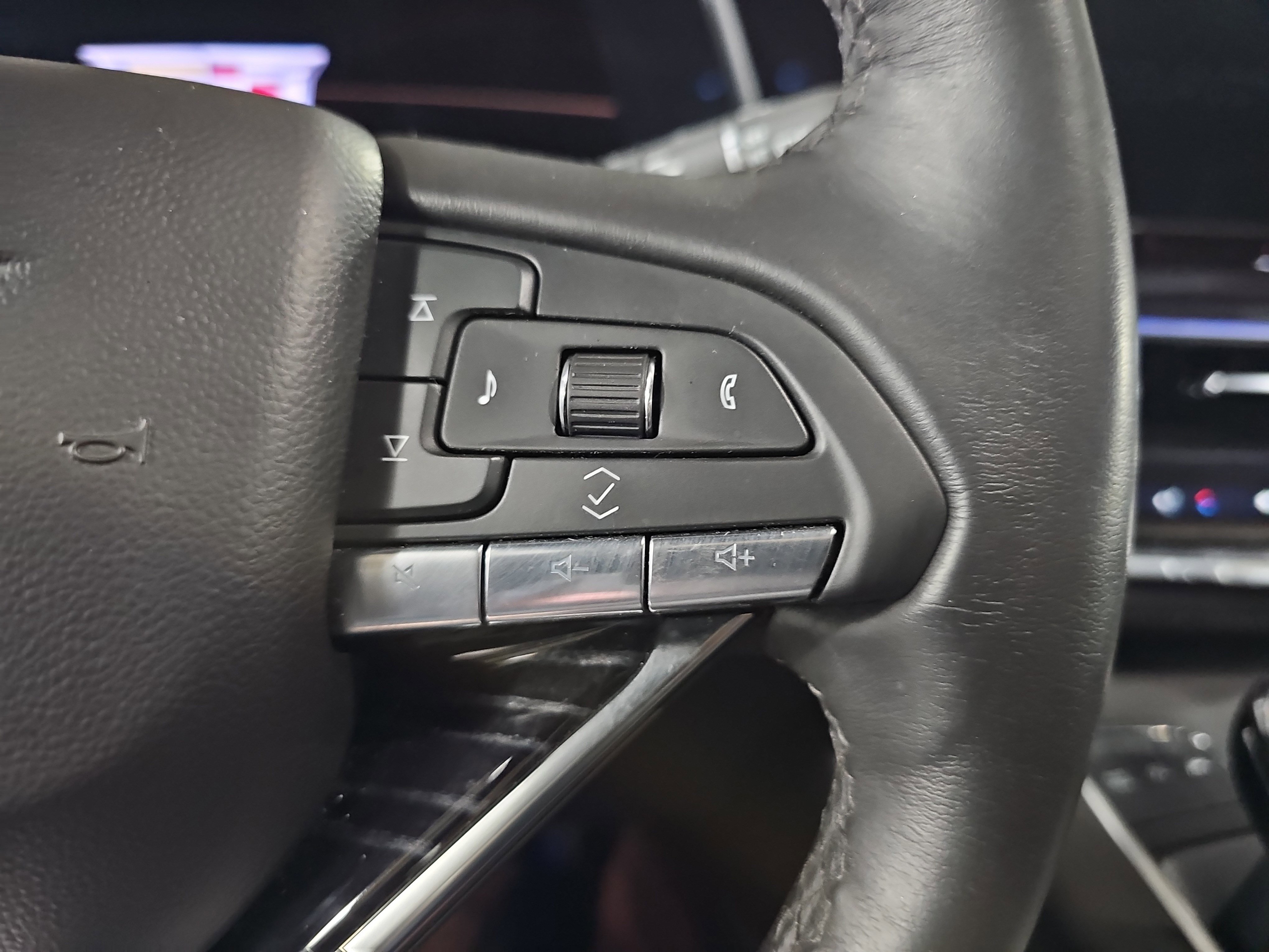 Used 2023 Cadillac Escalade Sport w/ Touring Package AWD/4WD image 19