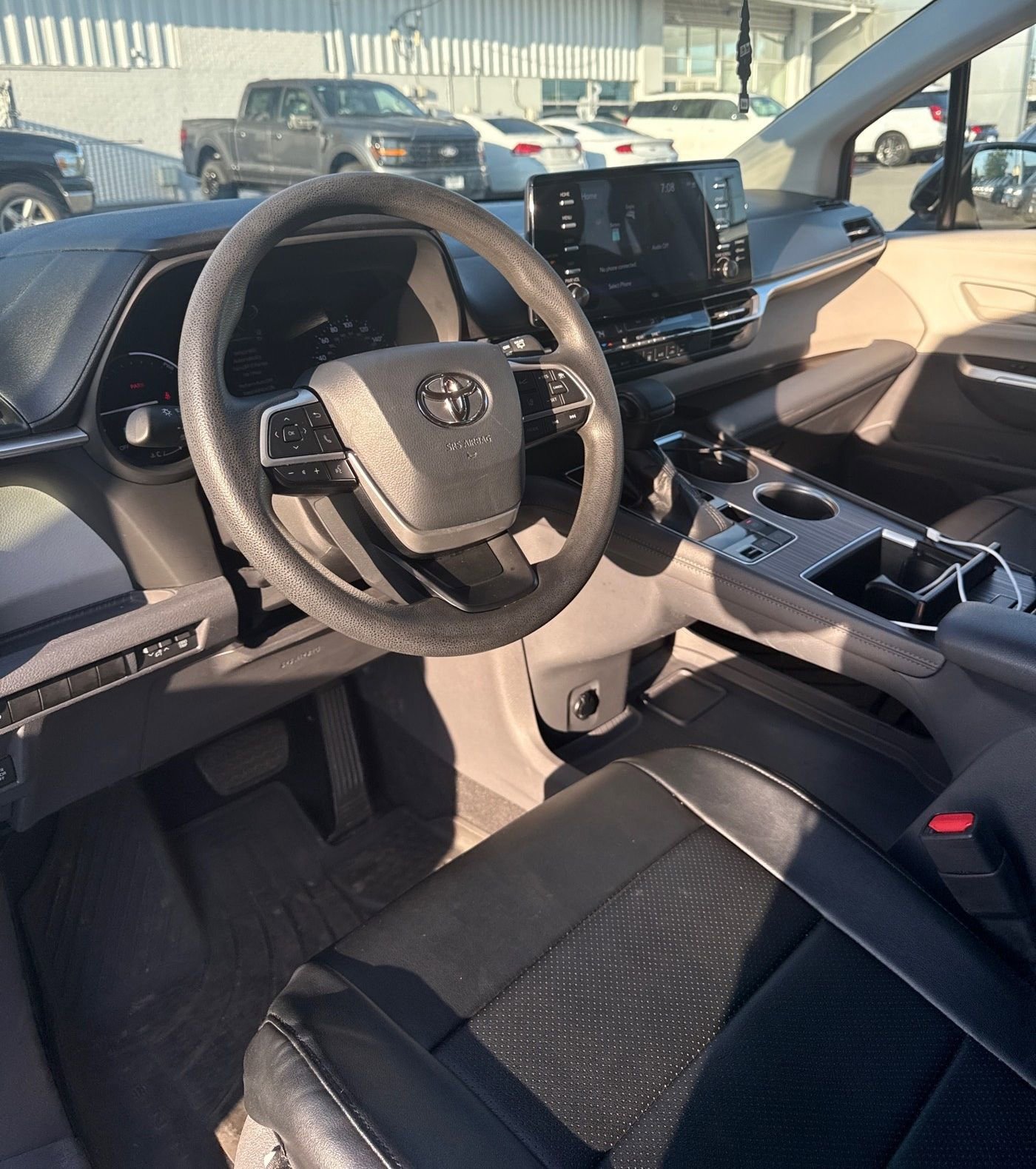 Used 2021 Toyota Sienna LE FWD image 10