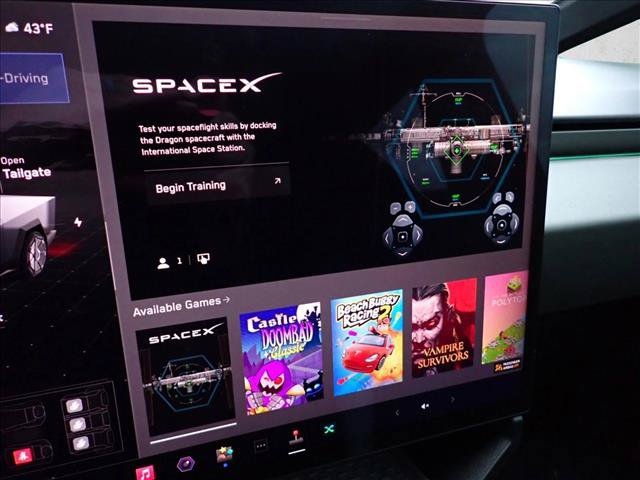 Used 2024 Tesla Cybertruck AWD Crew Cab image 22