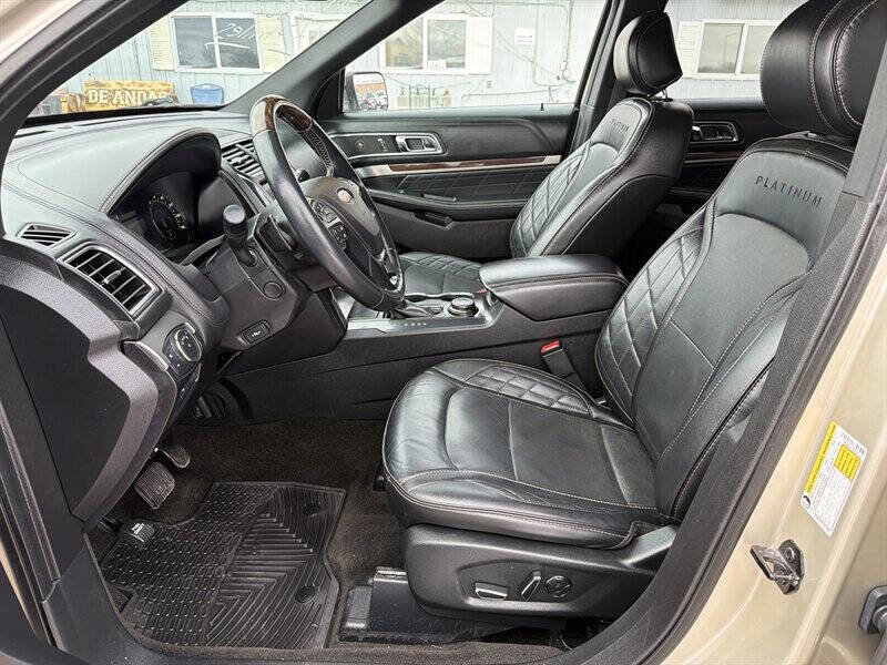 Used 2017 Ford Explorer Platinum image 12