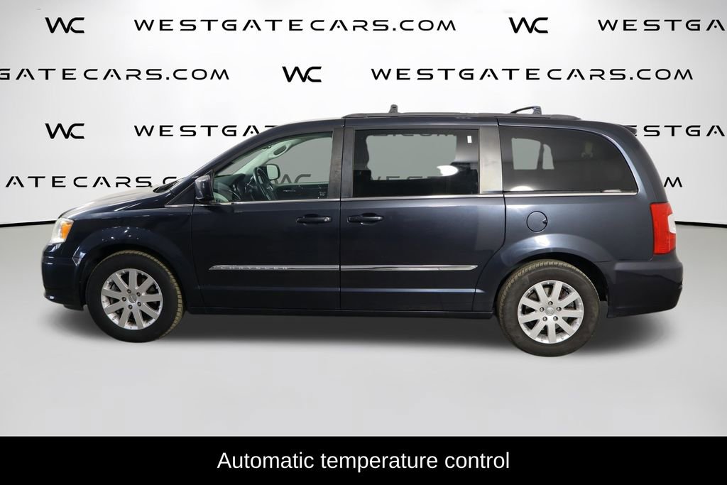 Used 2014 Chrysler Town & Country Touring image 5