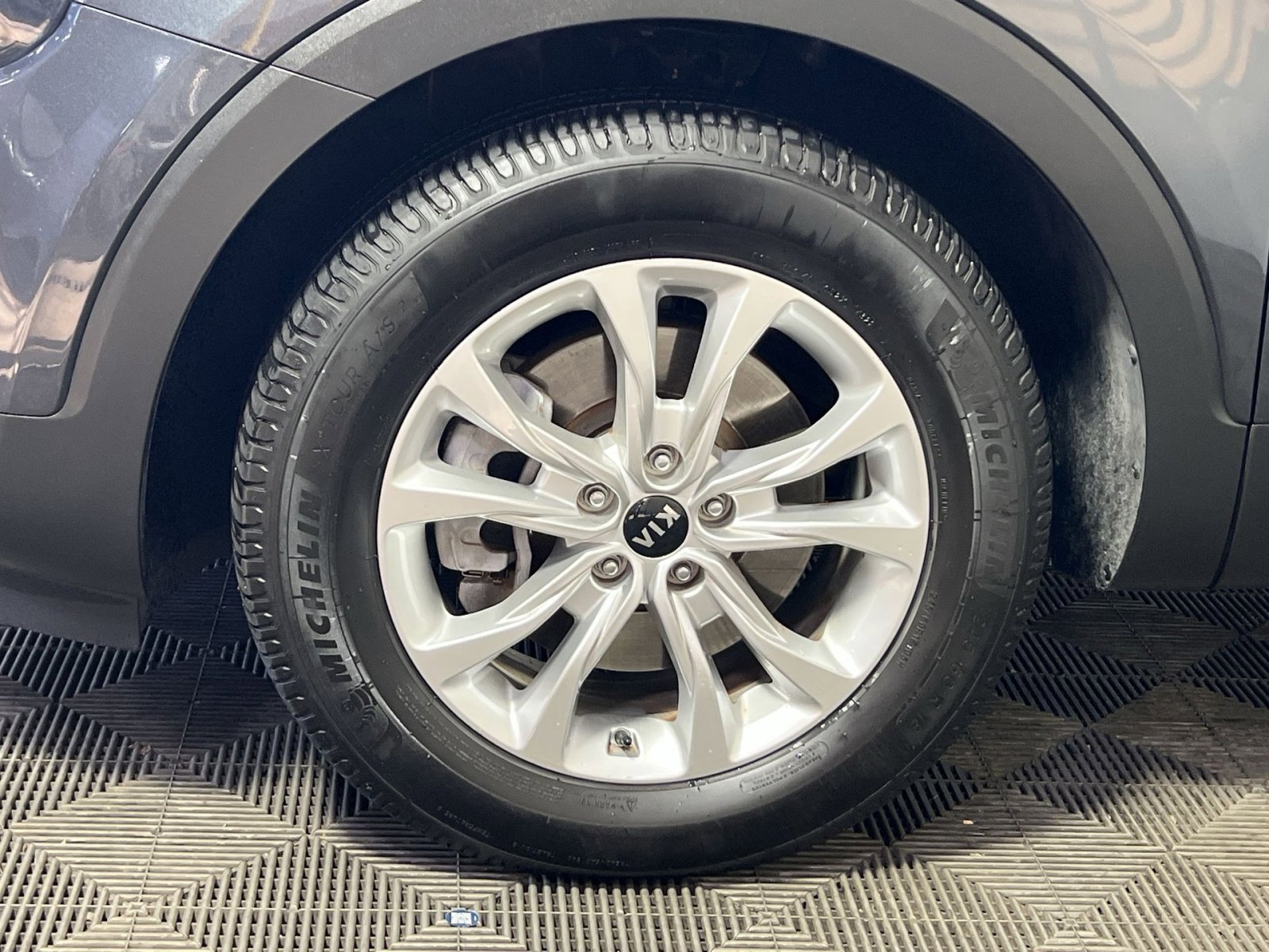 Used 2020 Kia Telluride LX image 8