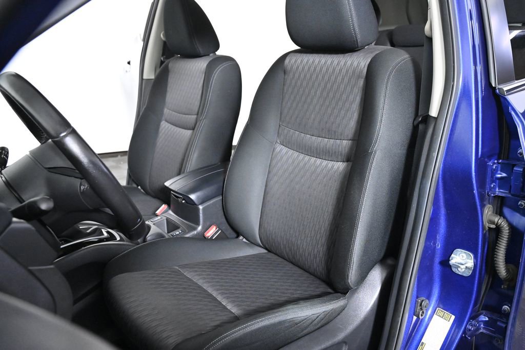 Used 2019 Nissan Rogue SV w/ Sun & Sound Touring Package image 24