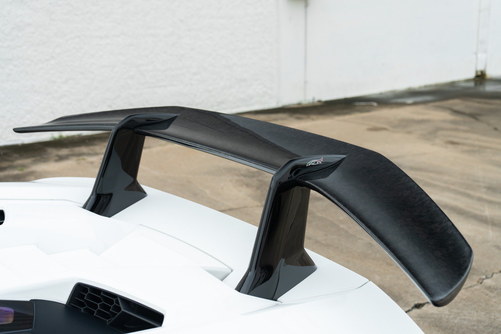 Used 2018 Lamborghini Huracan Performante AWD/4WD image 32