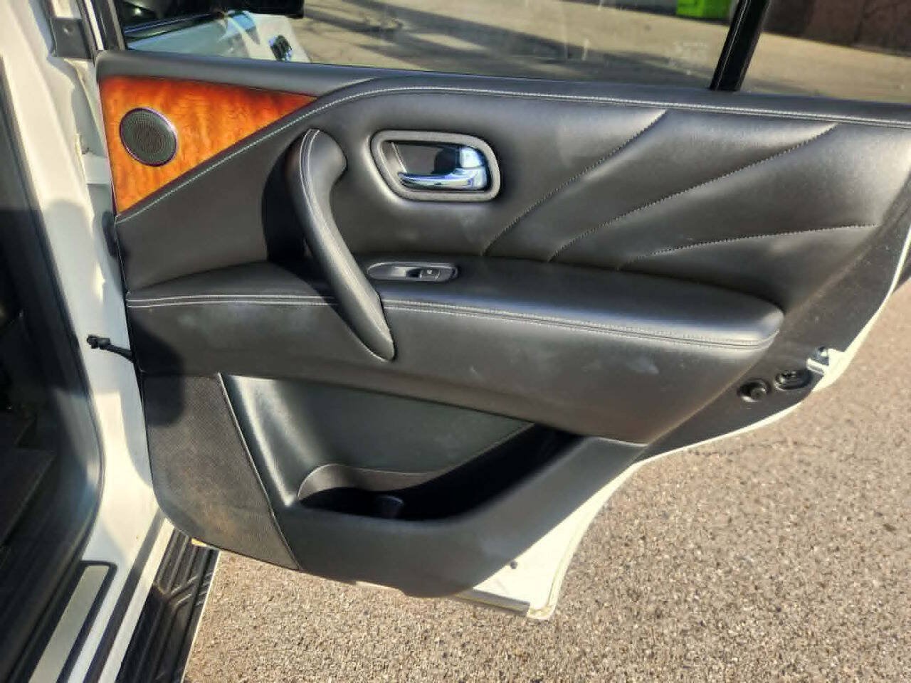 Used 2017 INFINITI QX80 4WD image 19