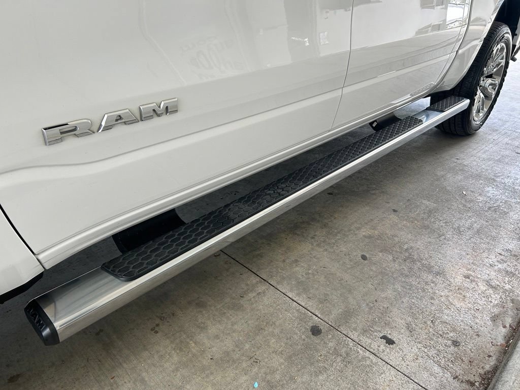 Used 2023 RAM 1500 Laramie AWD/4WD image 18