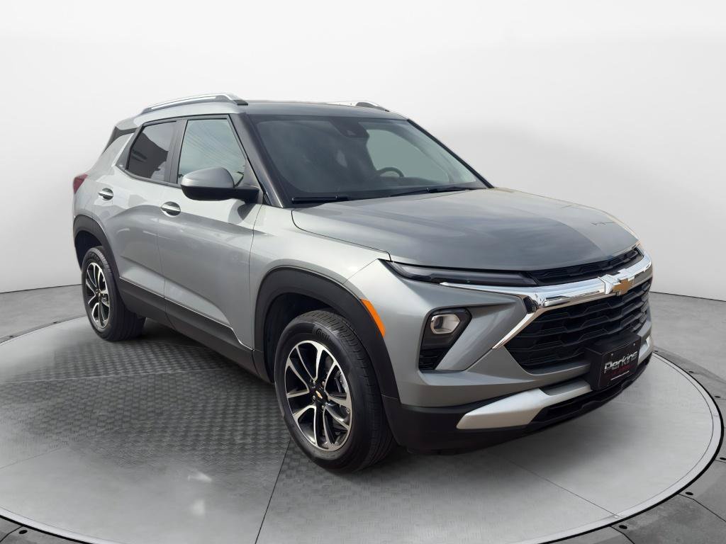Used 2025 Chevrolet TrailBlazer LT AWD/4WD image 3