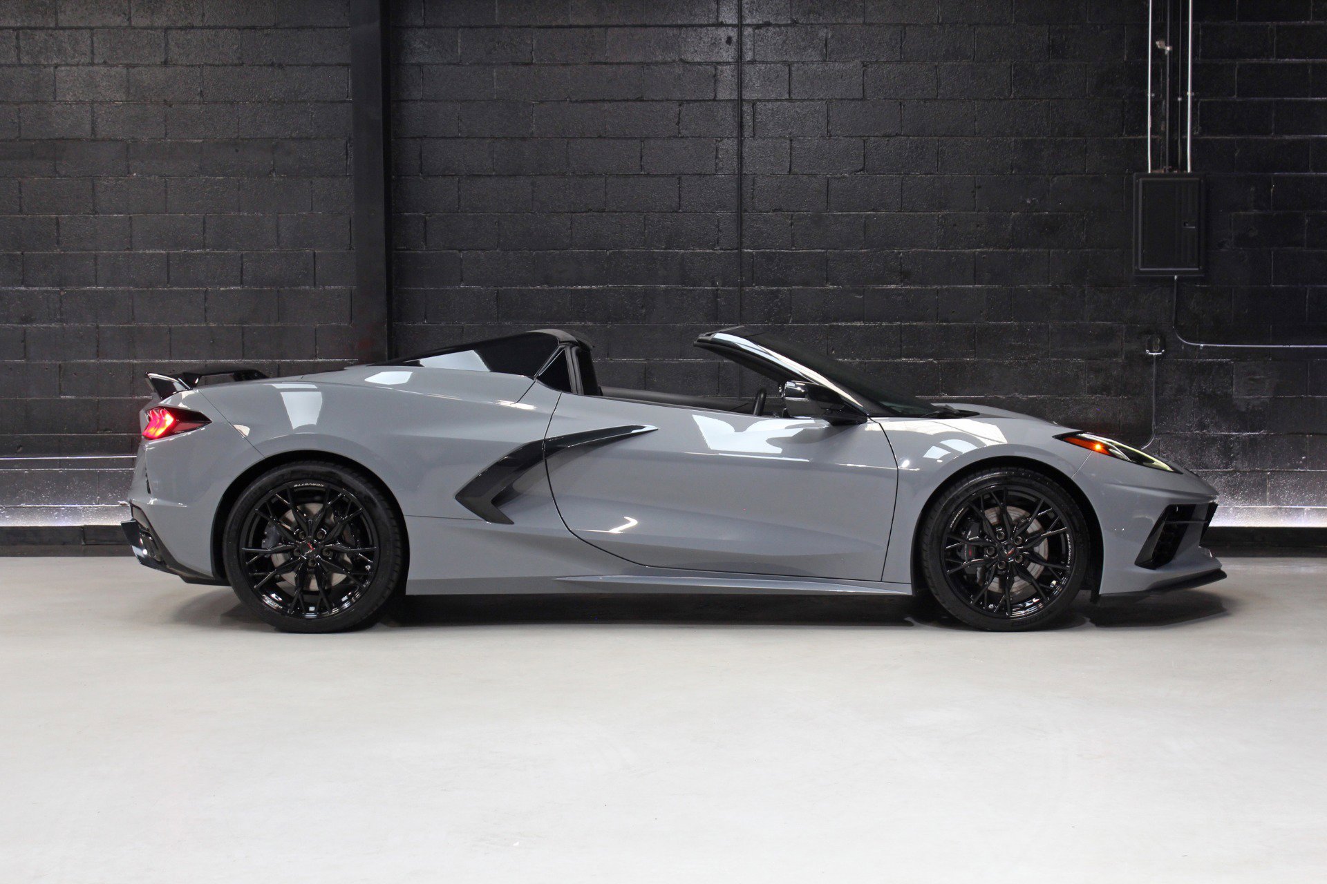Used 2024 Chevrolet Corvette Stingray Premium Conv w/ Z51 Performance Package RWD image 28