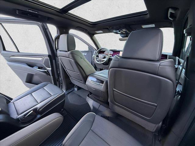 Used 2026 Cadillac Escalade Luxury w/ LPO, Floor Liner Package AWD/4WD image 23
