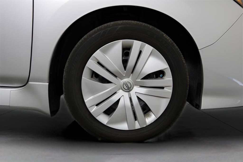 Used 2025 Nissan Leaf S image 9