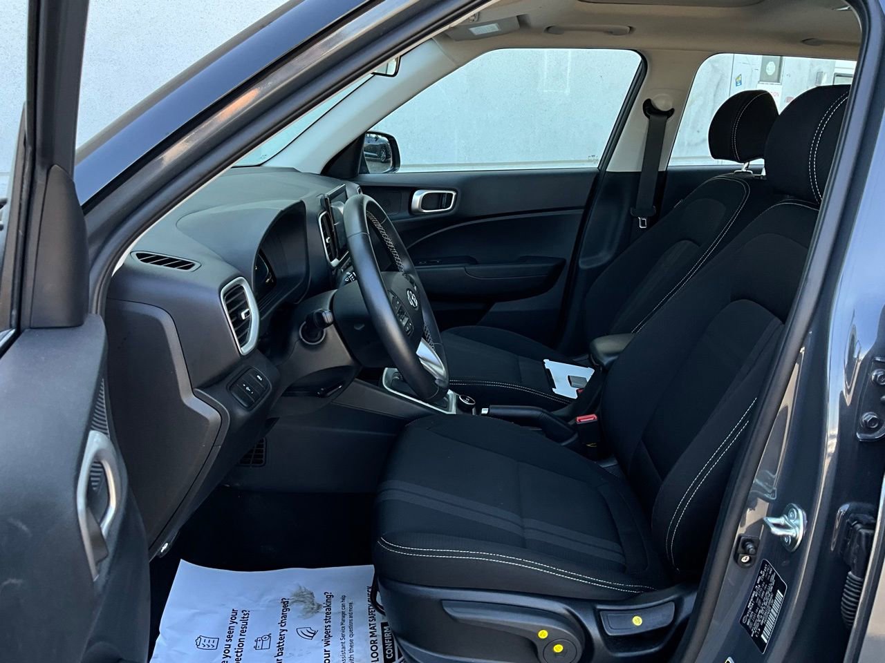 Used 2025 Hyundai Venue SEL image 10