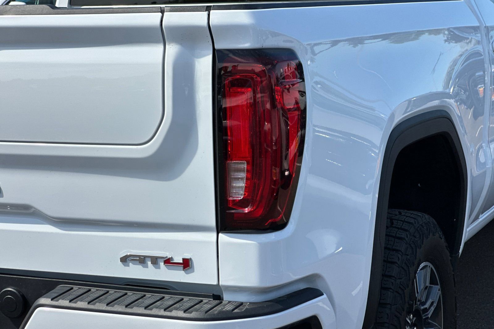Used 2025 GMC Sierra 1500 AT4 image 25