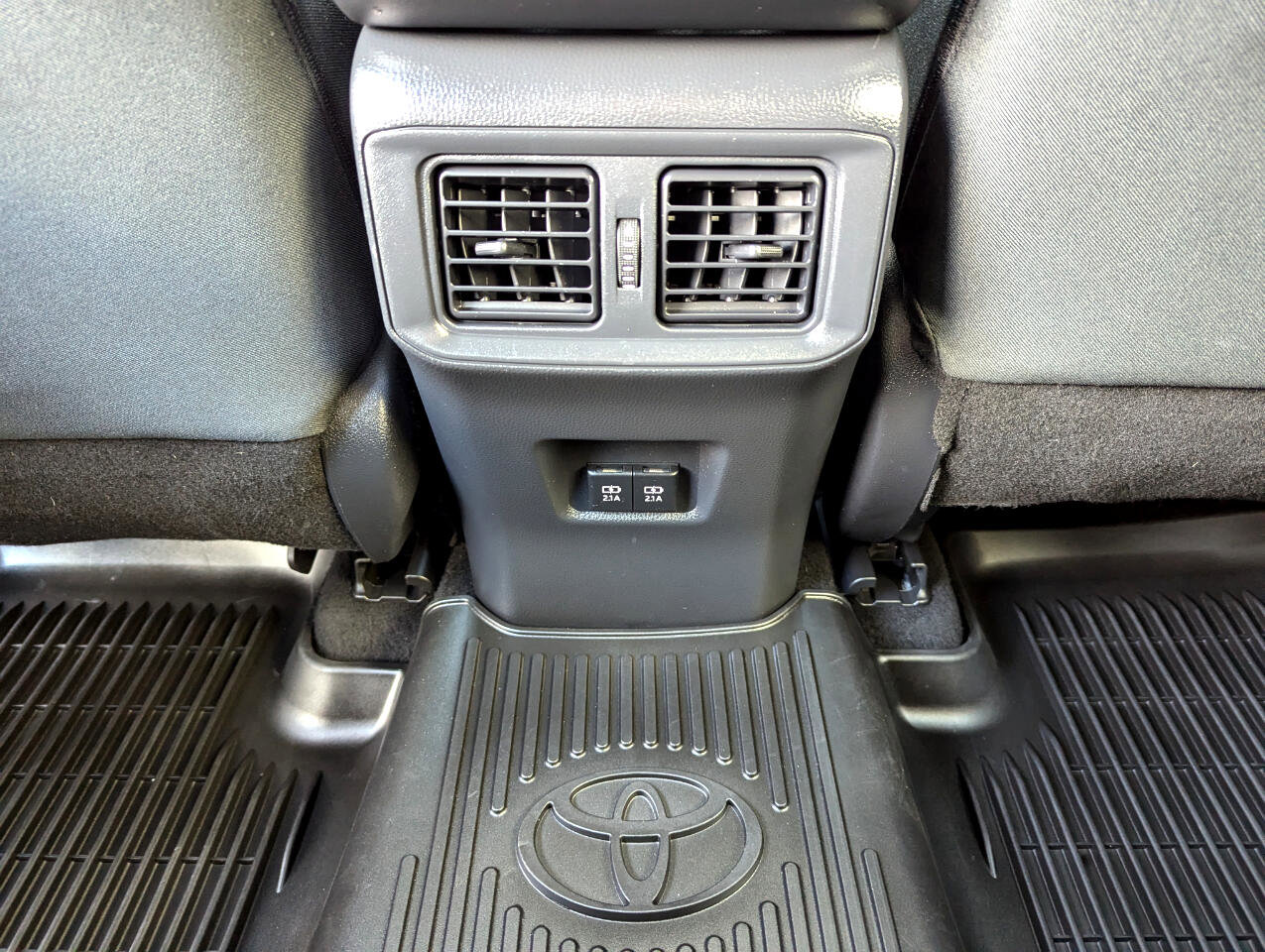 Used 2019 Toyota RAV4 XLE w/ Convenience Package image 40