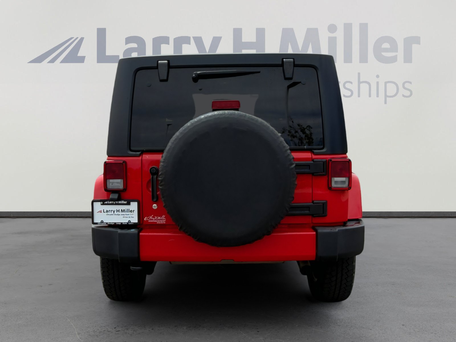Used 2018 Jeep Wrangler Unlimited Sahara w/ Connectivity Group AWD/4WD image 5