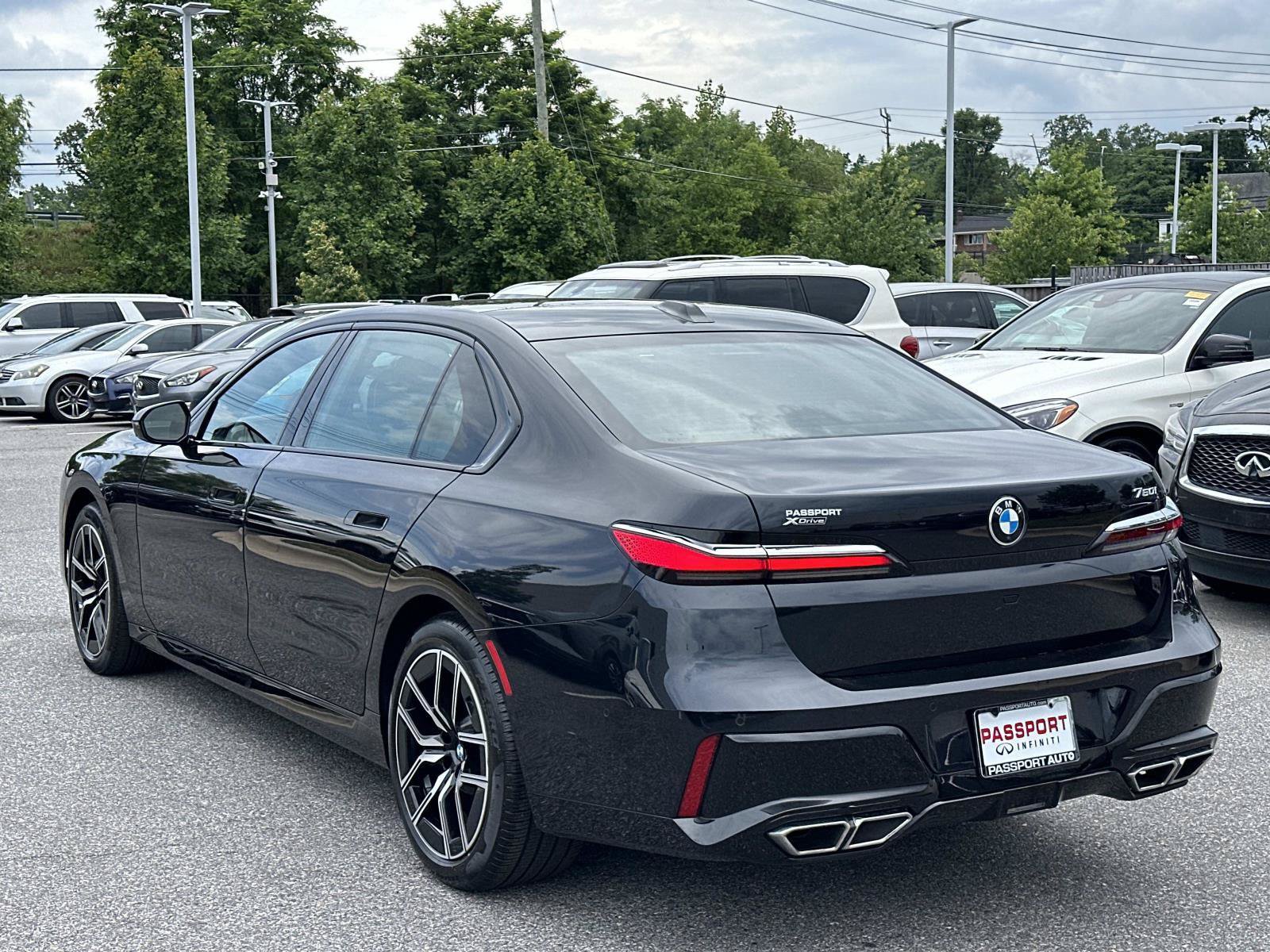 Used 2023 BMW 760i xDrive w/ Parking Assistance Package AWD/4WD image 2