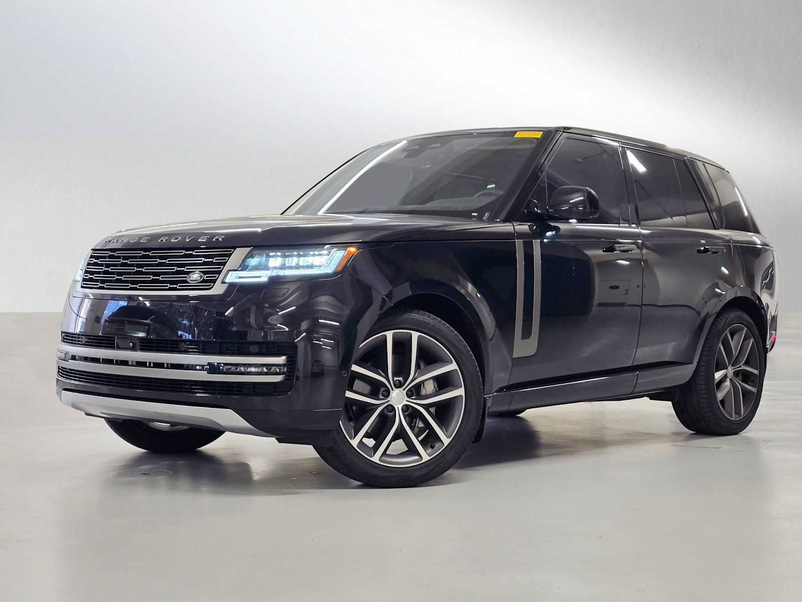 Used 2025 Land Rover Range Rover SE