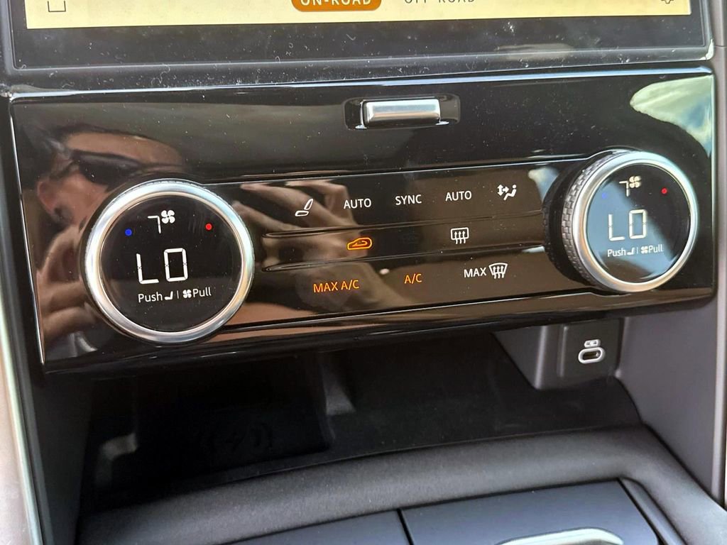 New 2025 Land Rover Discovery Dynamic SE image 23