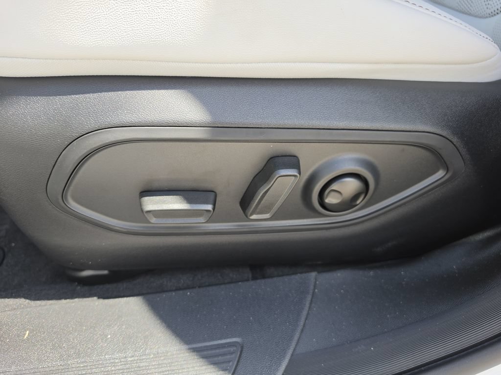 New 2026 Jeep Cherokee Overland w/ Advanced Pro Tech Group AWD/4WD image 20