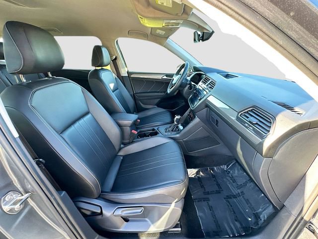 Used 2024 Volkswagen Tiguan SE image 28
