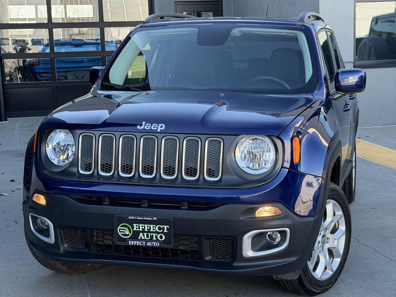 Used 2017 Jeep Renegade Latitude w/ Cold Weather Group AWD/4WD image 3