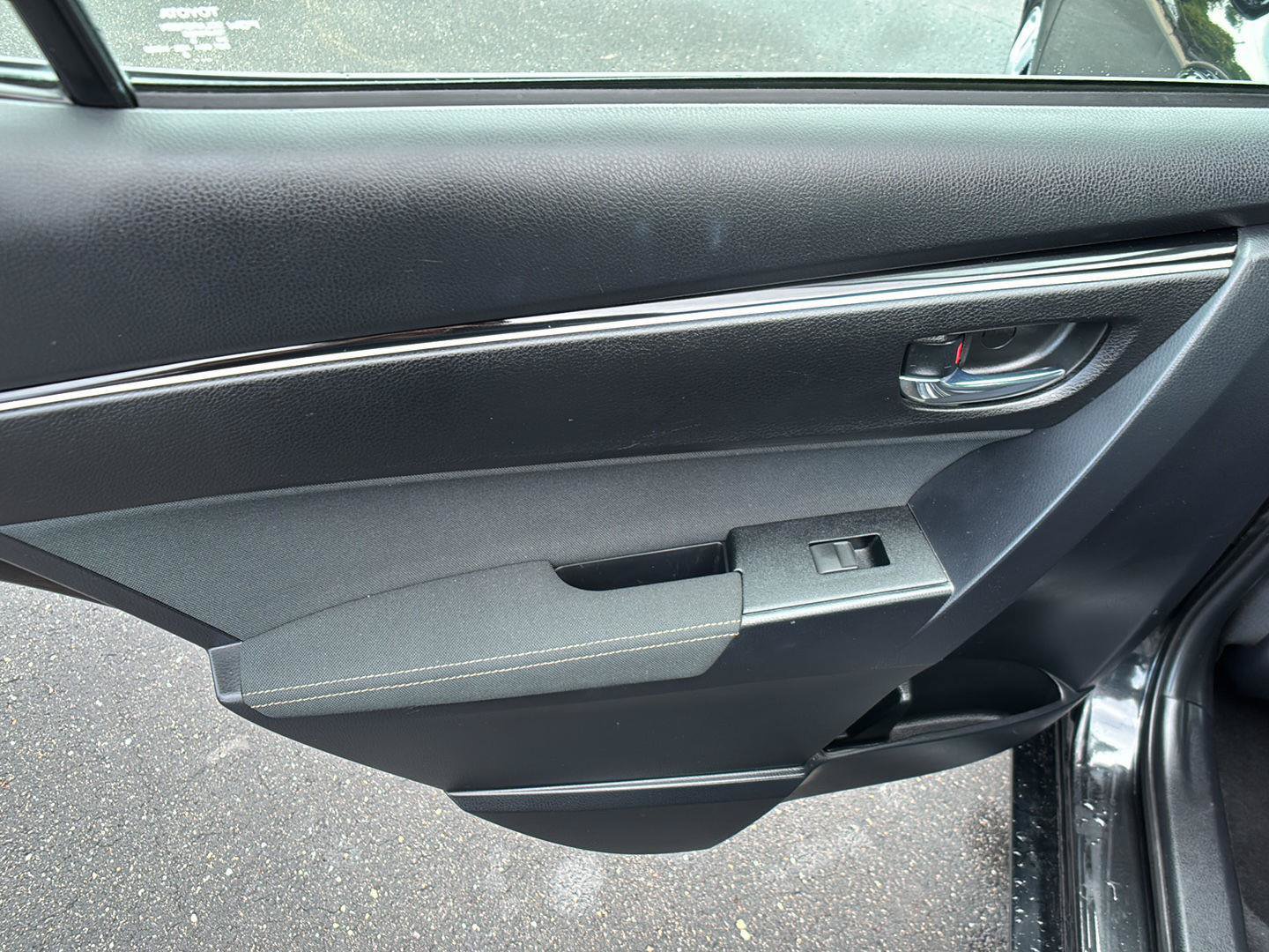 Used 2017 Toyota Corolla LE FWD image 24