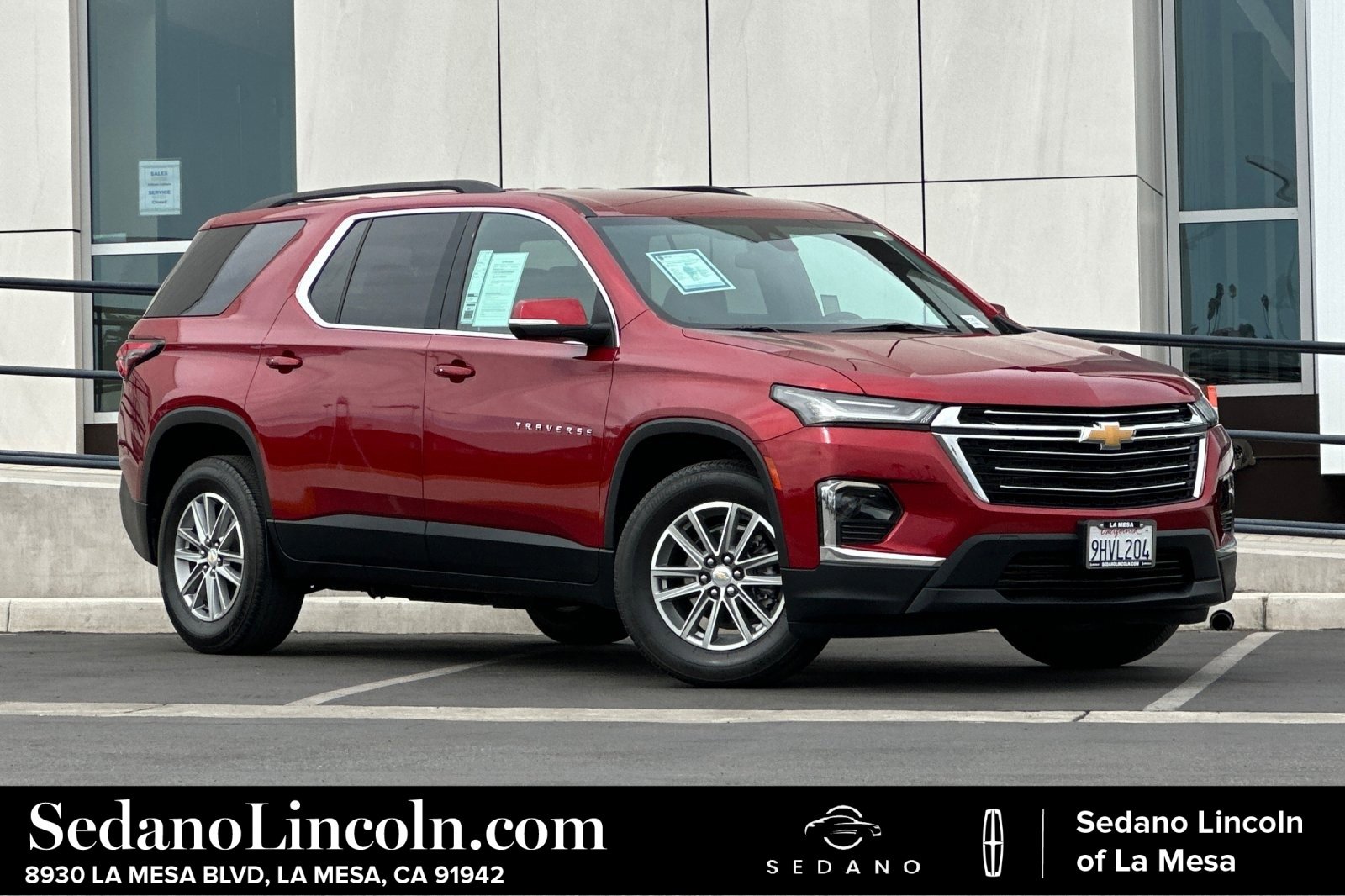 Used 2023 Chevrolet Traverse LT image 1