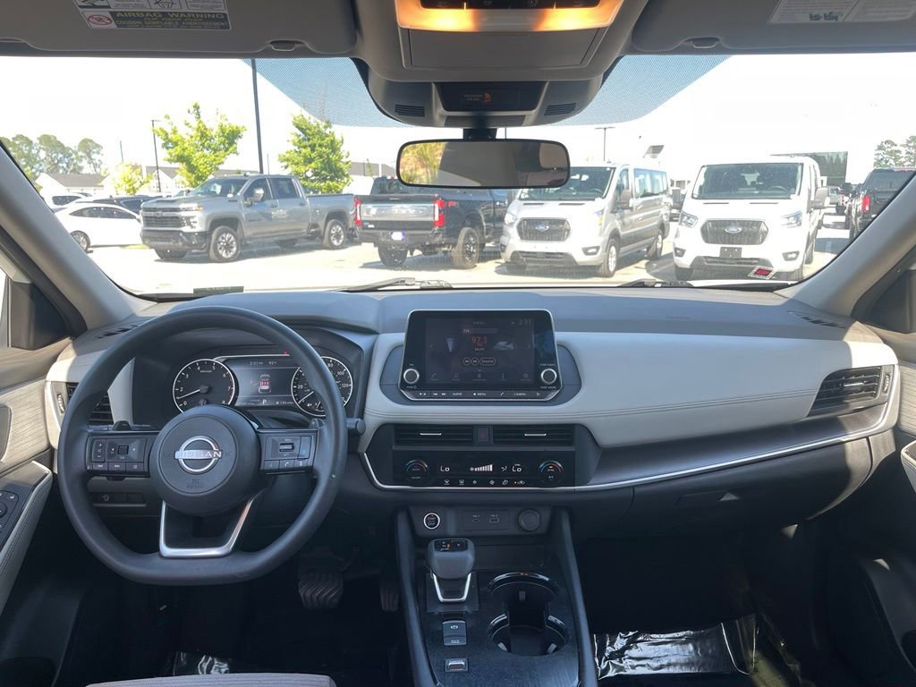 Used 2023 Nissan Rogue SV FWD image 25