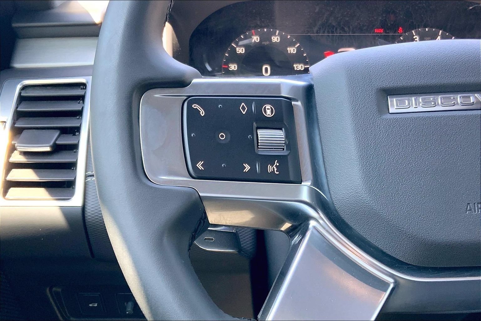 Certified 2025 Land Rover Discovery Dynamic SE AWD/4WD image 22