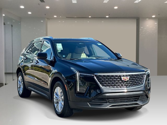 Used 2024 Cadillac XT4 Luxury w/ Cold Weather Package AWD/4WD image 7
