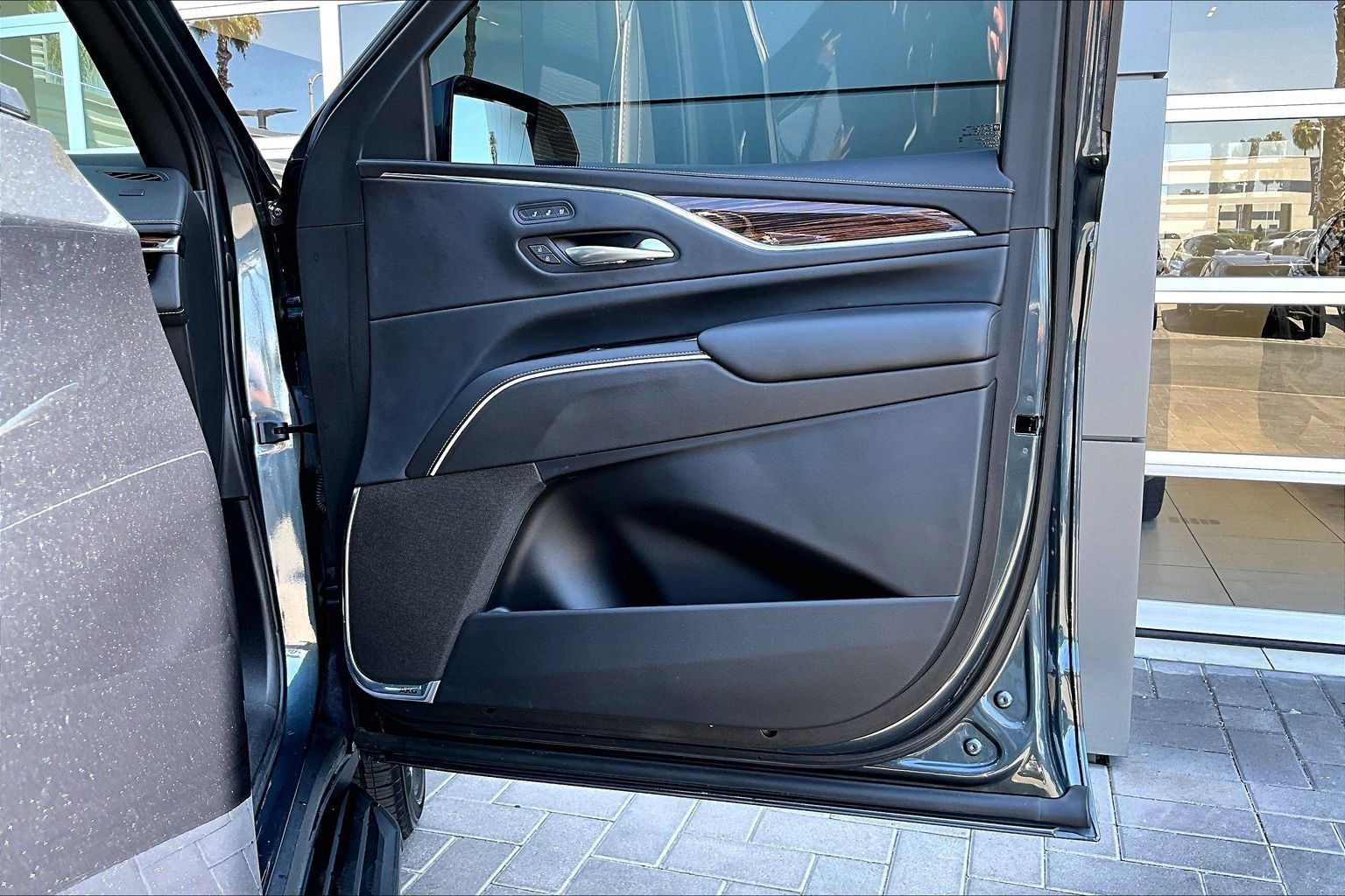 Used 2021 Cadillac Escalade Premium Luxury RWD image 21