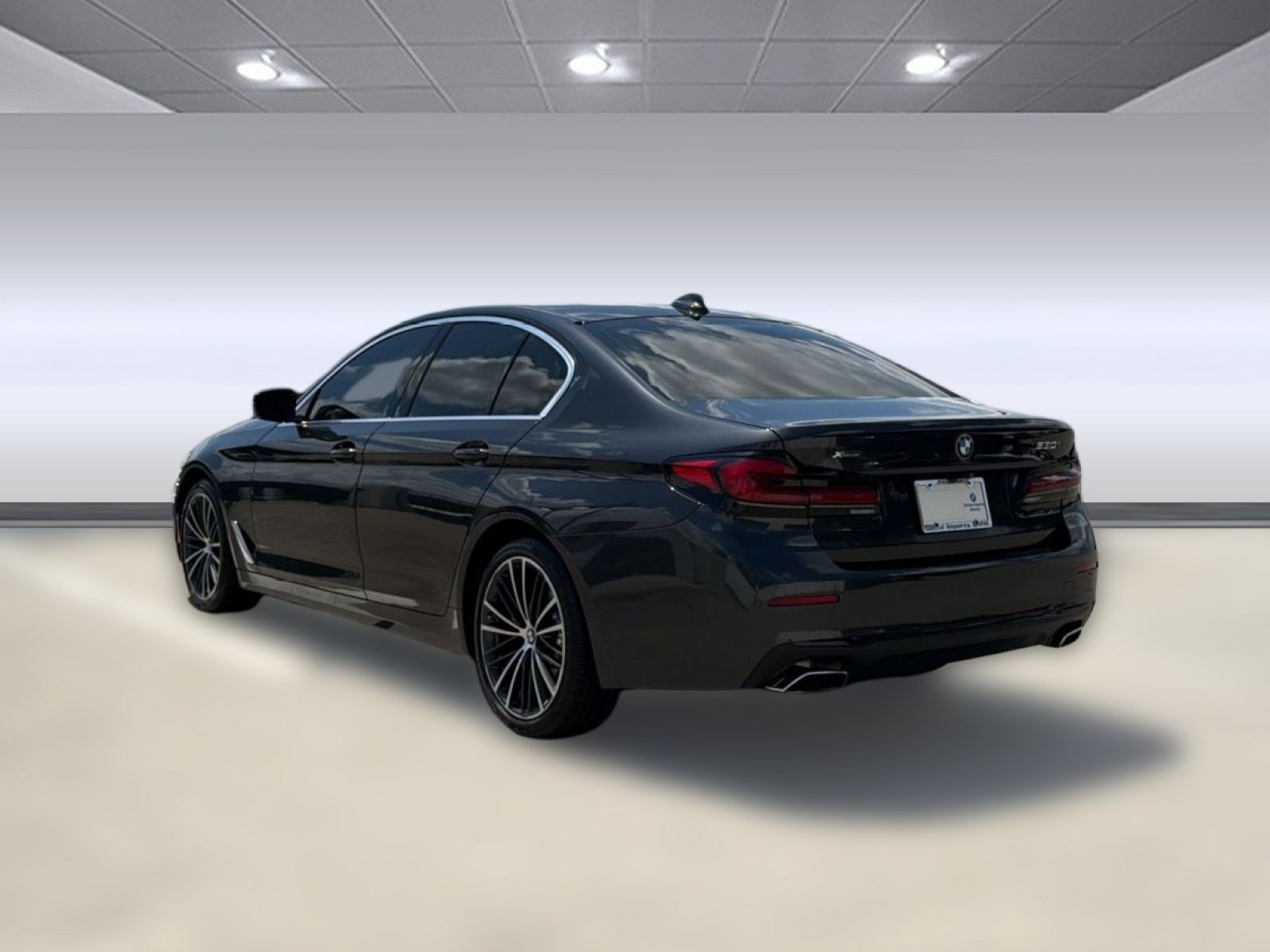 Used 2021 BMW 530i xDrive AWD/4WD image 3