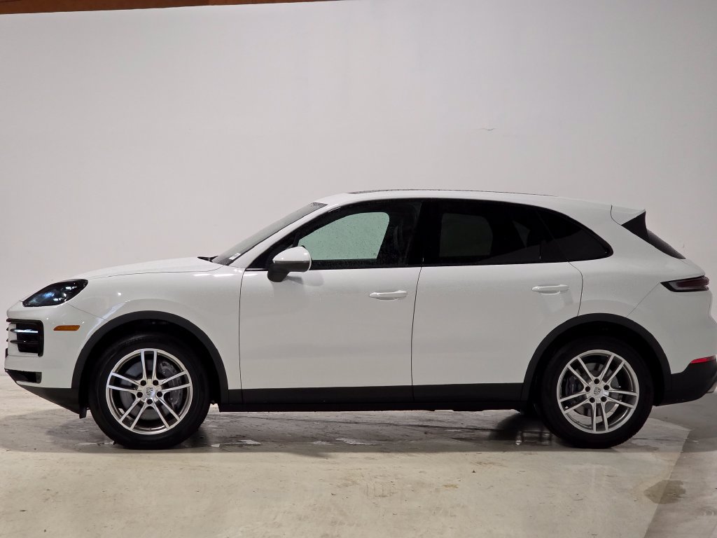 Used 2024 Porsche Cayenne w/ Premium Package AWD/4WD image 4