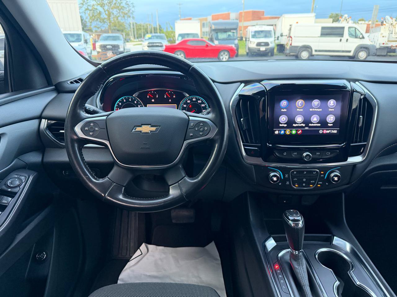 Used 2020 Chevrolet Traverse LT FWD image 20