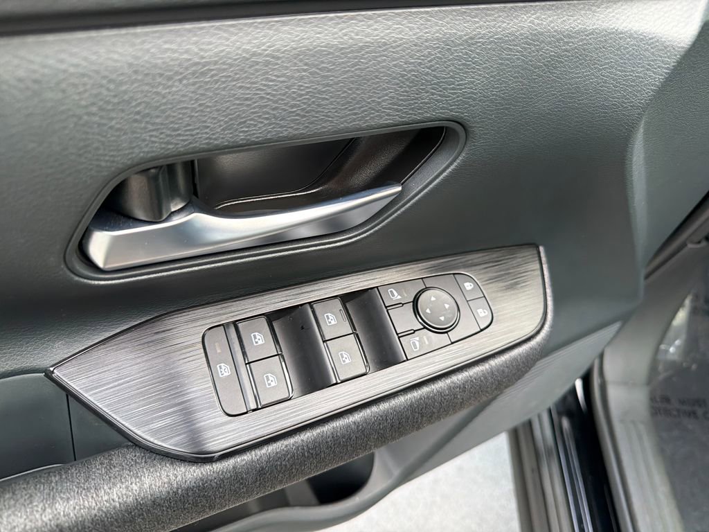 Used 2025 Nissan Kicks SV FWD image 15