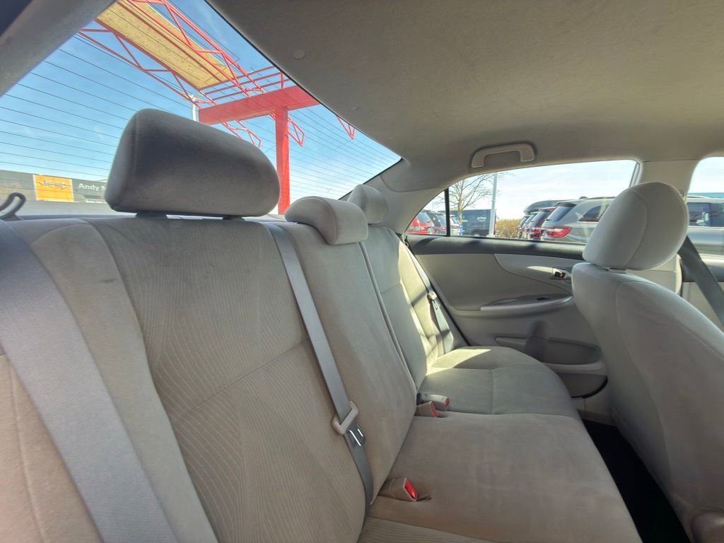 Used 2013 Toyota Corolla LE image 23