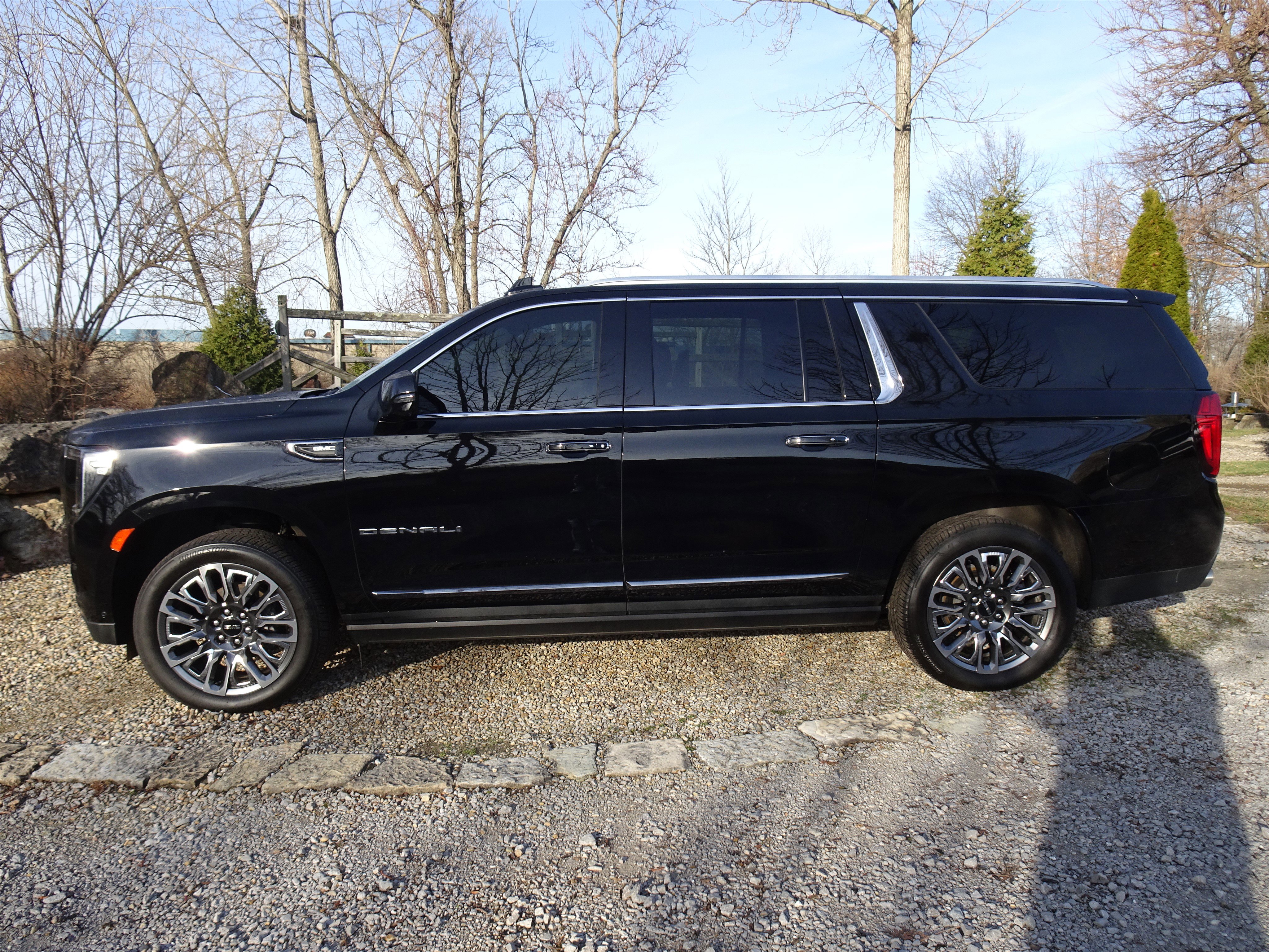Used 2023 GMC Yukon XL Denali Ultimate image 7