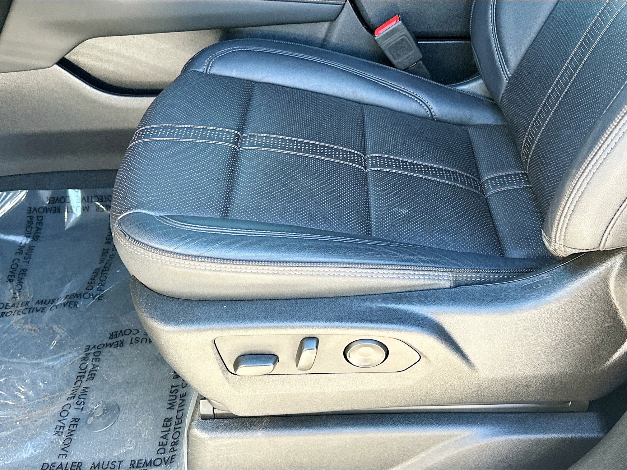 Used 2025 Chevrolet Tahoe High Country image 18