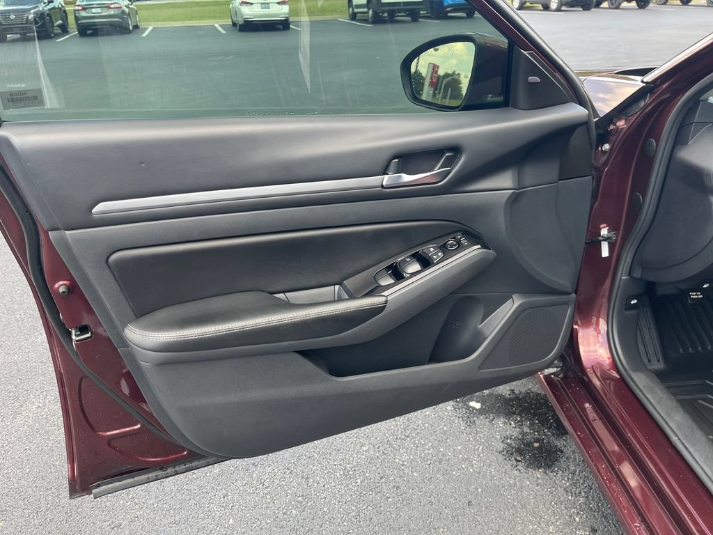 Used 2023 Nissan Altima 2.5 SV FWD image 12
