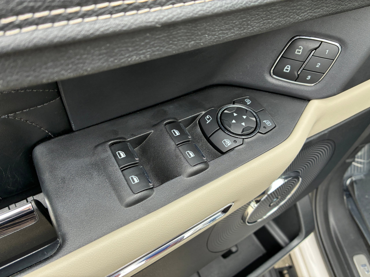 Used 2019 Ford Expedition Platinum image 11