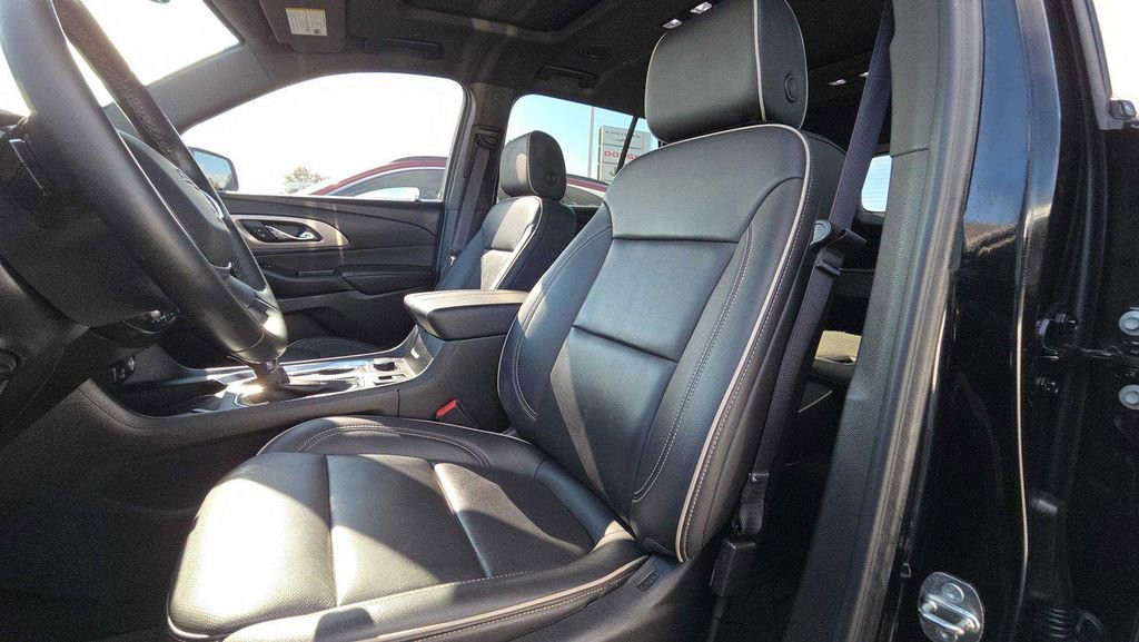 Used 2023 Chevrolet Traverse Premier w/ Redline Edition image 16