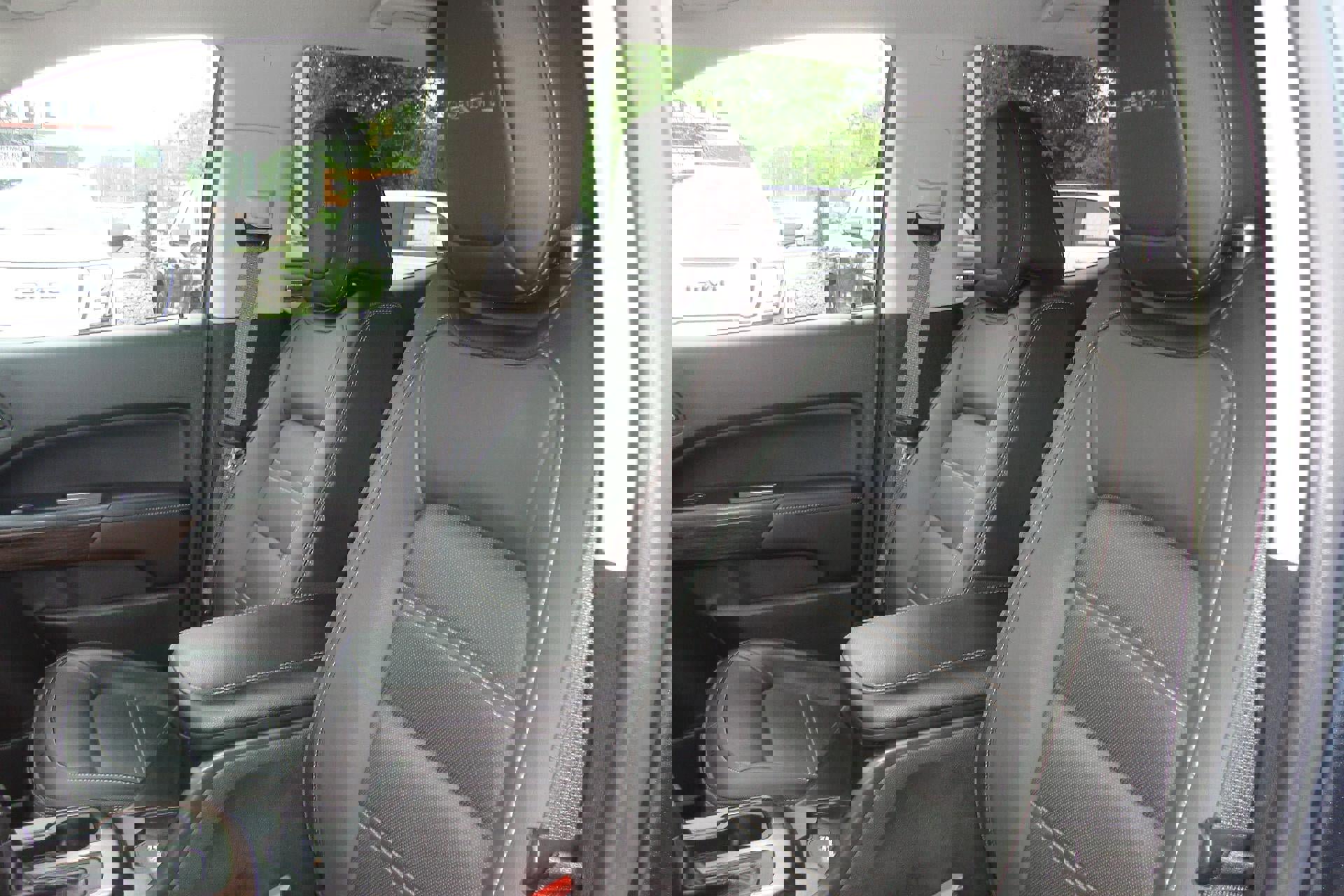 Used 2020 GMC Canyon Denali image 10