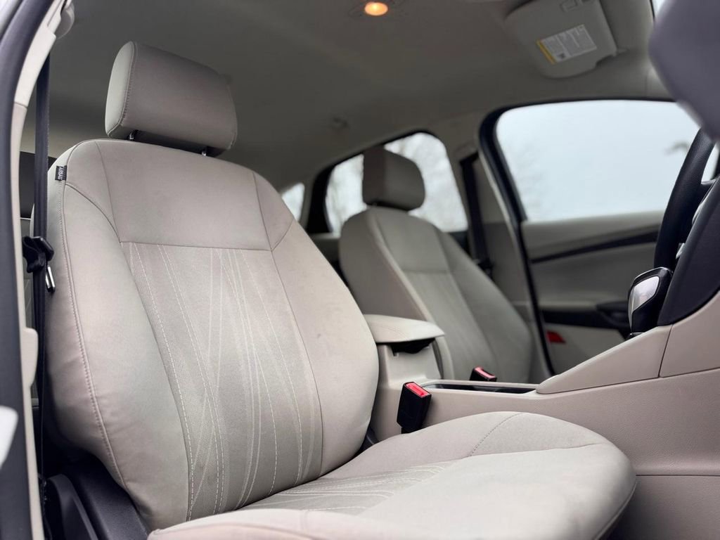 Used 2015 Ford Focus SE FWD image 24