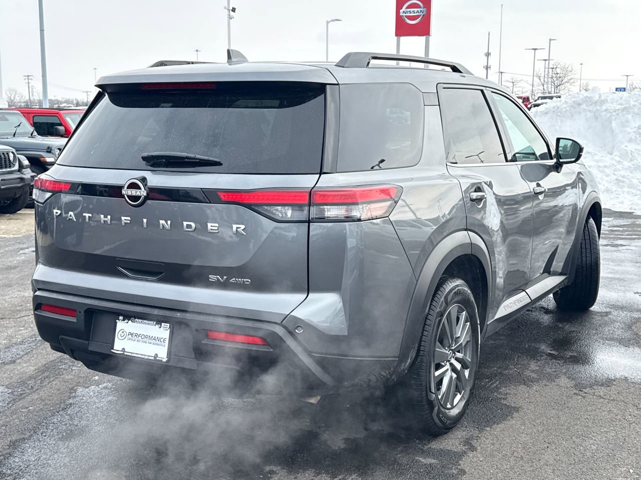 Used 2024 Nissan Pathfinder SV image 3