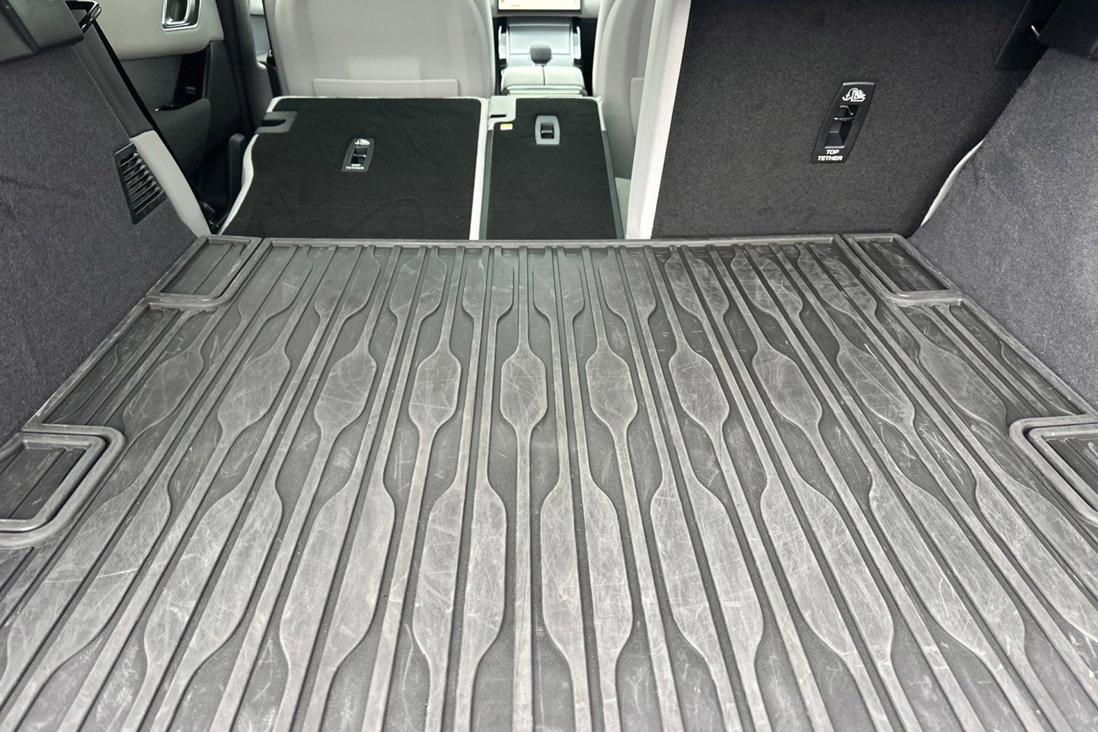 Certified 2025 Land Rover Range Rover Velar S image 33