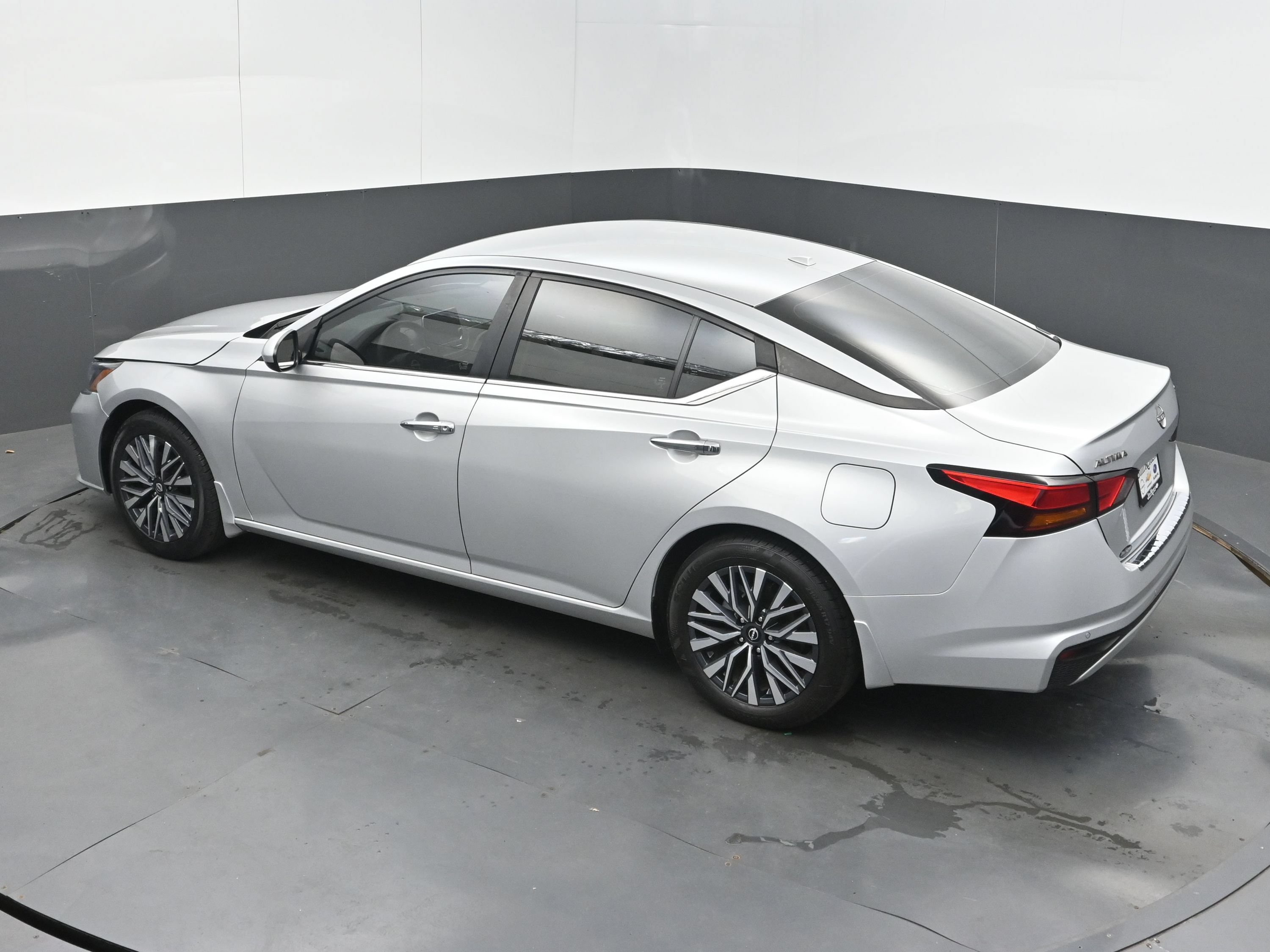 Used 2023 Nissan Altima 2.5 SV FWD image 35