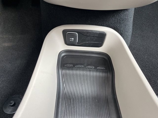 Used 2024 Chrysler Pacifica Touring-L image 35