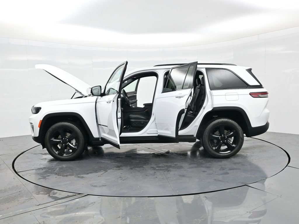 New 2025 Jeep Grand Cherokee Limited w/ Black Appearance Package image 44