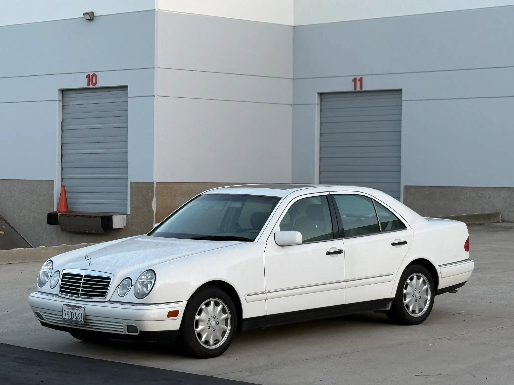 Used 1999 Mercedes-Benz E 320 Sedan image 3
