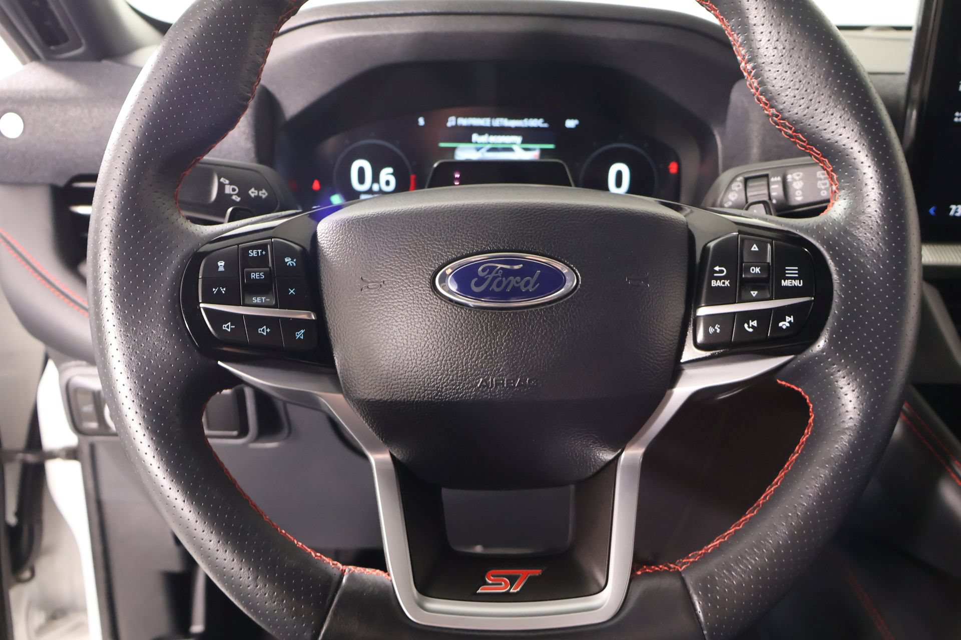 Used 2025 Ford Explorer ST RWD image 3